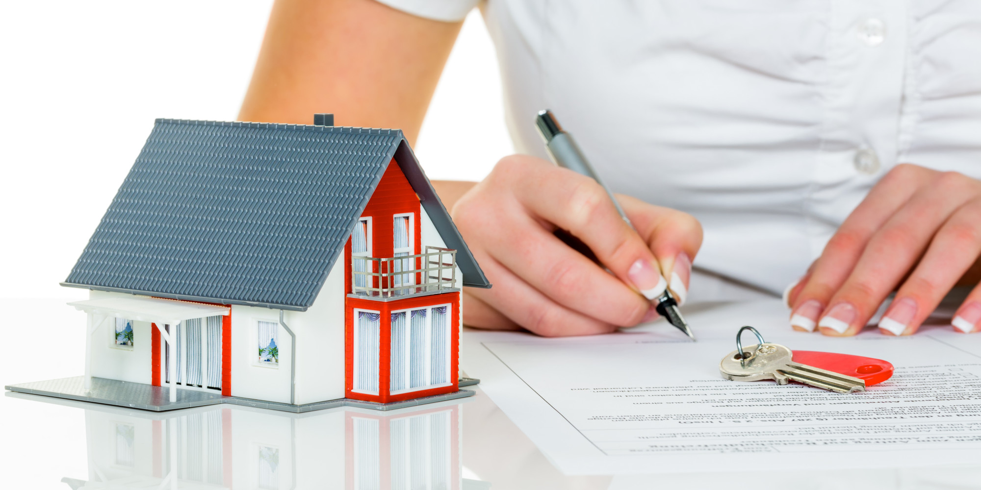На фото — как не лишиться квартиры при продаже