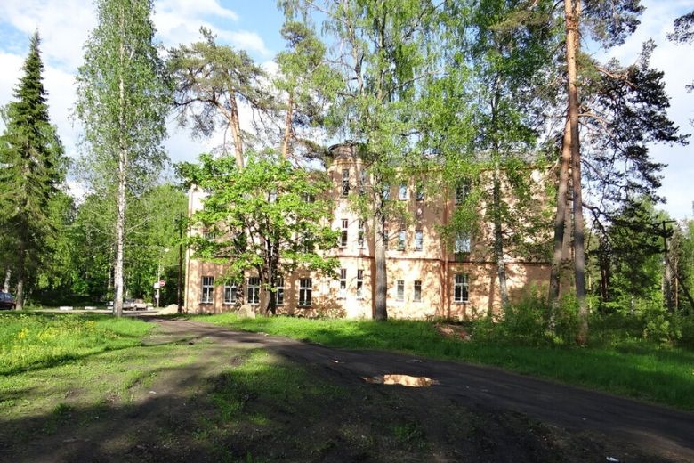 На фото — санаторий «Сосновый бор»