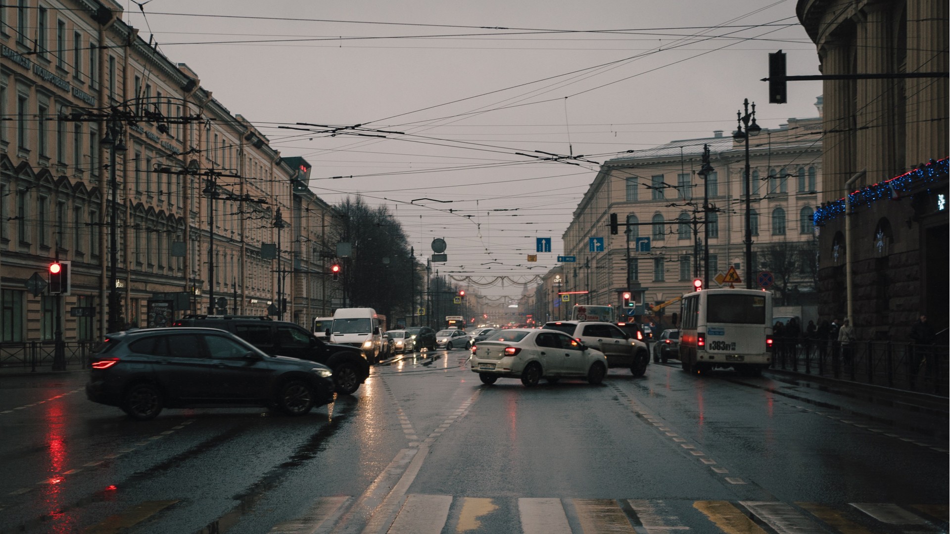 На фото — улица в Санкт-Петербурге 