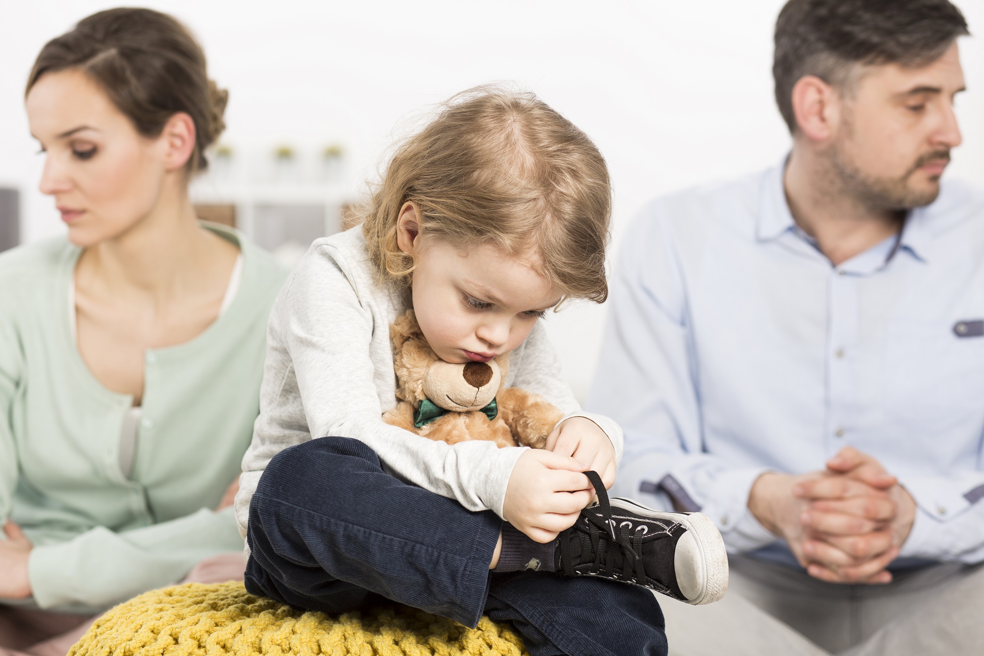 Бо́льшую часть недвижимости получает родитель, с которым останется ребенок.