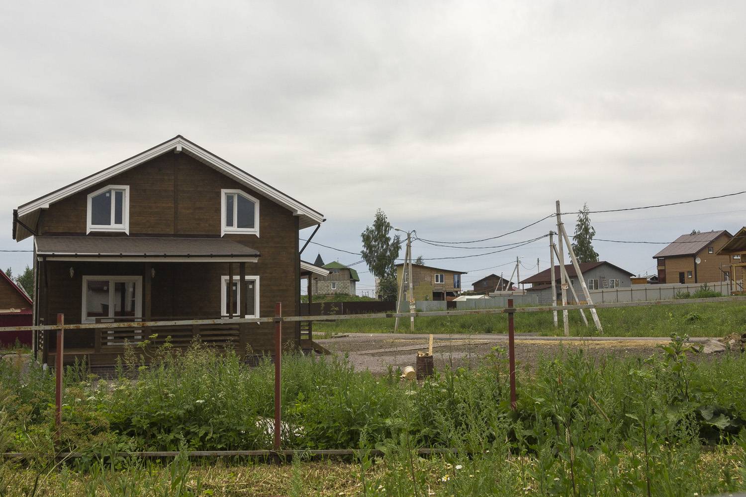 Коттеджный поселок луговое тюмень. Коттеджный поселок на луговой лобня. Кп луговая. Шишкино коттеджный поселок луговая 6. Посёлок луговой дмитровский.